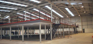 Lưu trữ hàng hóa trên kệ sàn Mezzanine