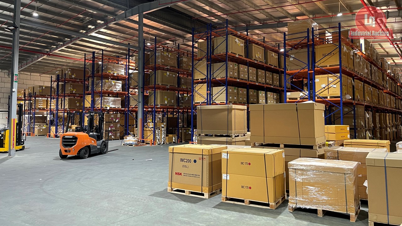 kệ selective pallet trong kho lưu trữ kệ selective pallet trong kho lưu trữ