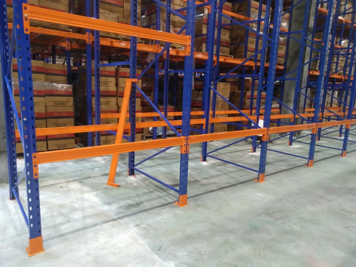 Kệ Selective 5 Khung đứng xanh và các tầng beam cam của kệ Selective chịu tải pallet