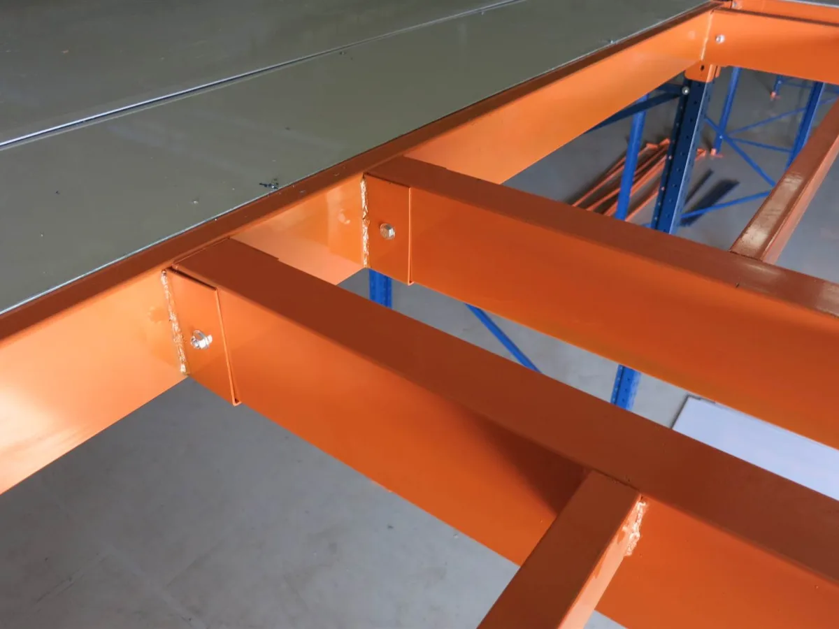 Sàn Tầng Lửng 4 Chi tiết liên kết dầm chính và dầm phụ màu cam của sàn tầng lửng mezzanine