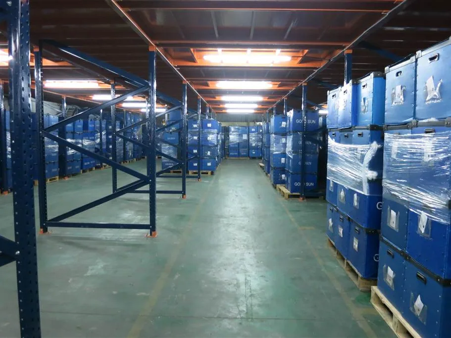 Sàn Tầng Lửng 6 Khu vực bên dưới sàn tầng lửng dùng lưu trữ thùng nhựa và hàng hóa