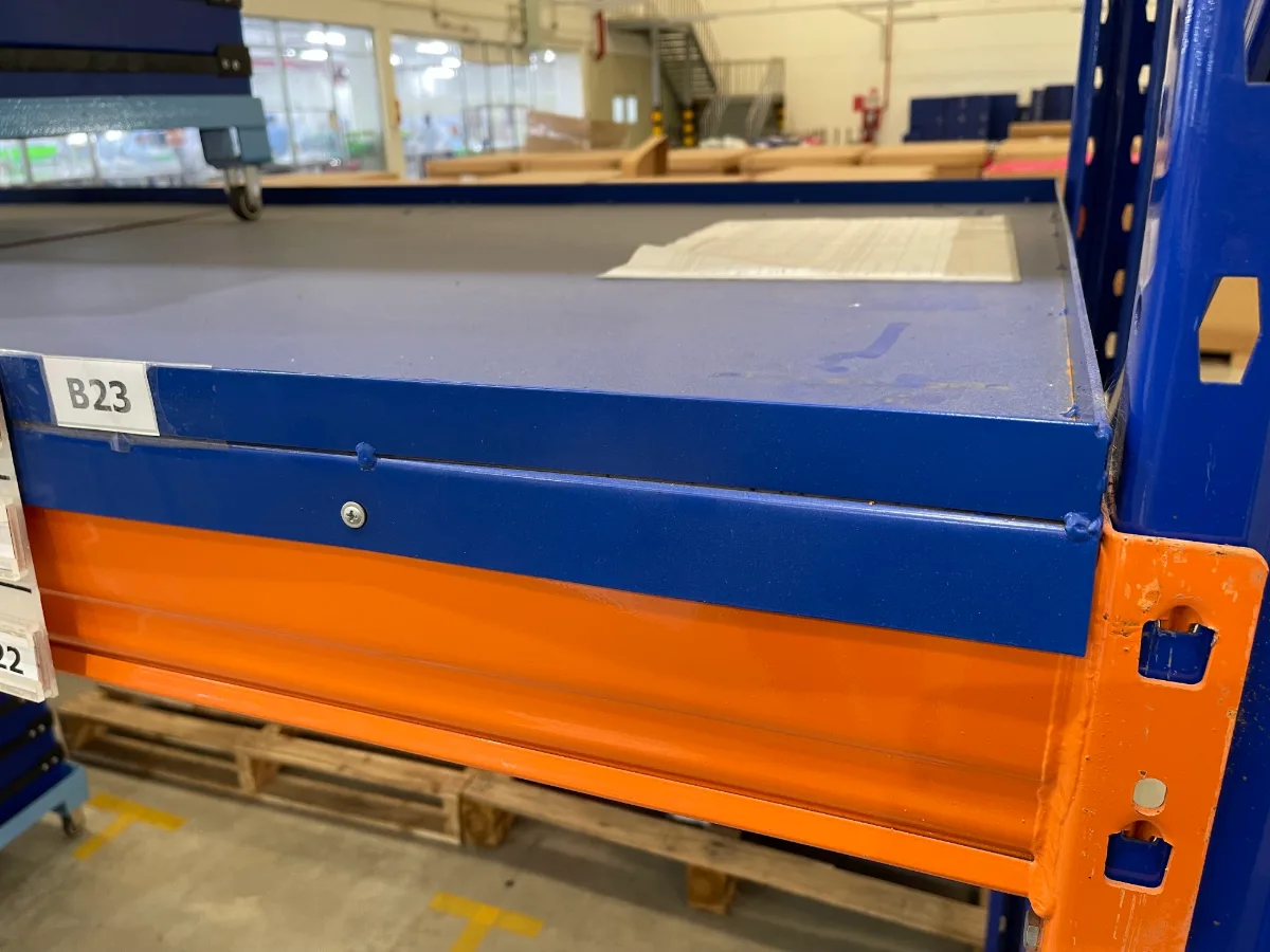 Kệ Selective 3 Thanh beam kệ Selective gắn nhãn mã vị trí giúp quản lý kho theo ô